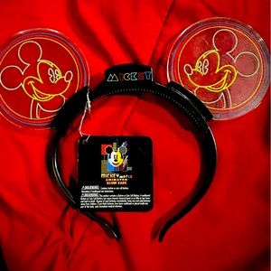 NWT Disneyland Parks Ears Headband (Light Up Mickey)